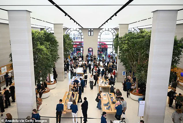 Speculation Surrounds Tim Cook's Potential Transition at Apple Amid Leadership Uncertainty