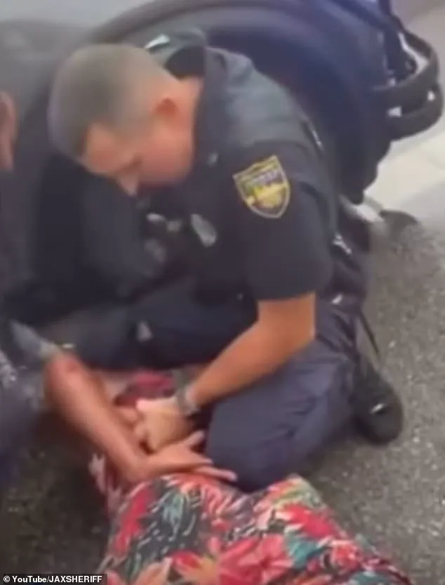 Racial Tensions Escalate After Jacksonville Police Confrontation with Black Mother, Reigniting Debates on Law Enforcement Bias and Community Outcry