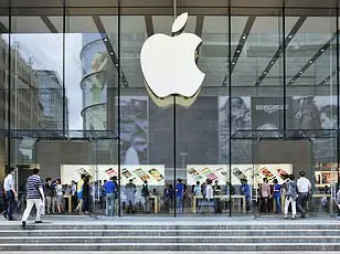 UK Smartphone Usage Surpasses 4.5 Hours Daily, Raising Concerns Over Regulation and Public Health