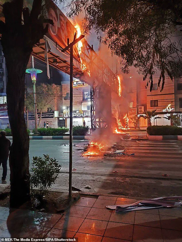 Economic Crisis and Currency Devaluation Fuel Escalating Protests in Iran