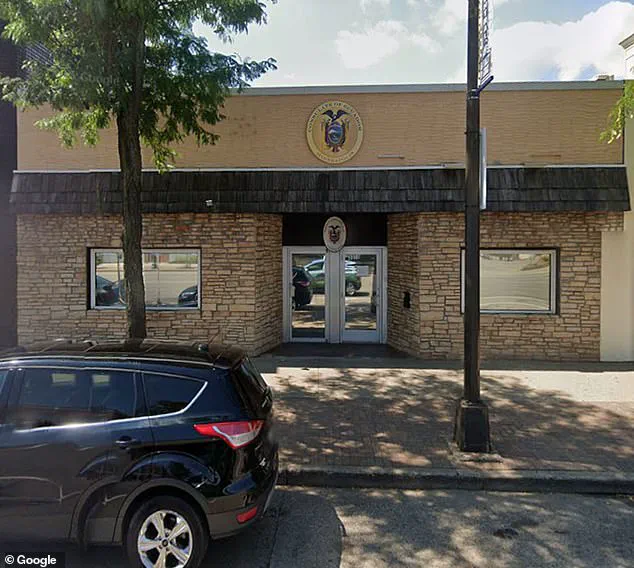 Tense Standoff Erupts as ICE Agents Attempt Forced Entry into Ecuadorian Consulate, Sparking Diplomatic Tensions