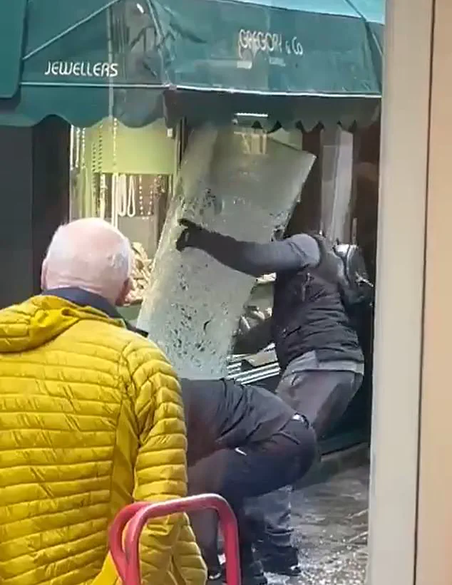 Daylight Robbery at Family-Owned Richmond Jeweler: Video Shows Suspects Using Hammers to Ransack Store