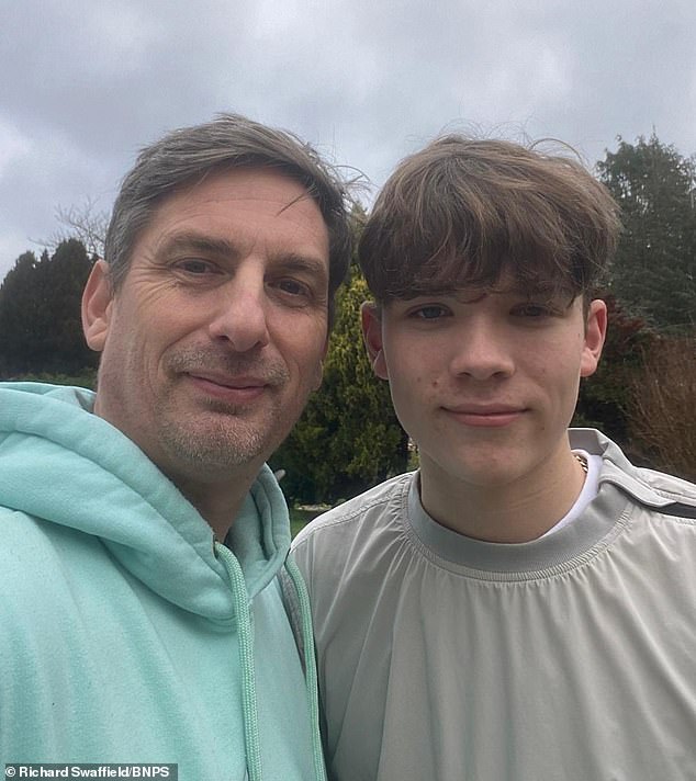 Chaotic Discovery: Father and Son Unearth Live WWII Mortar Shell During Magnet Fishing on River Stour