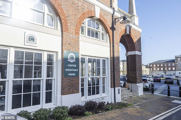 Coffee Shop Apologizes After Employee Allegedly Marks Receipt with Derogatory Comment During Family's Wake