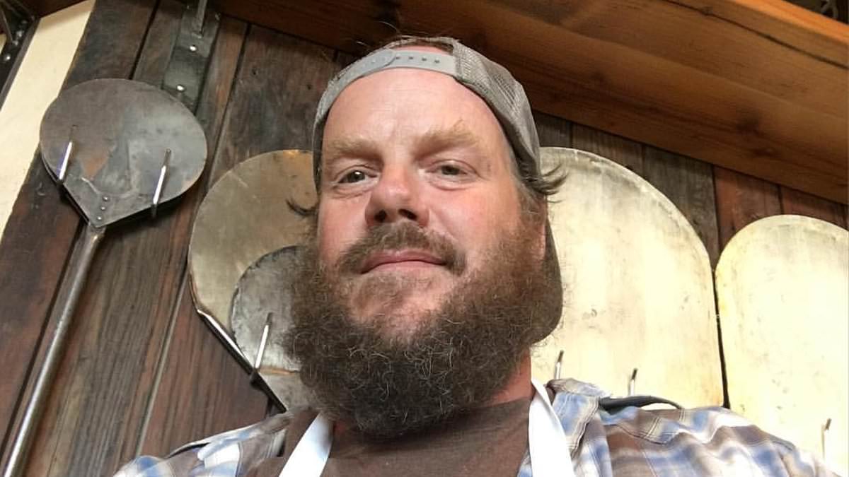 Portland Pizza Restaurant Sparks Controversy with Anti-ICE Message on Online Orders