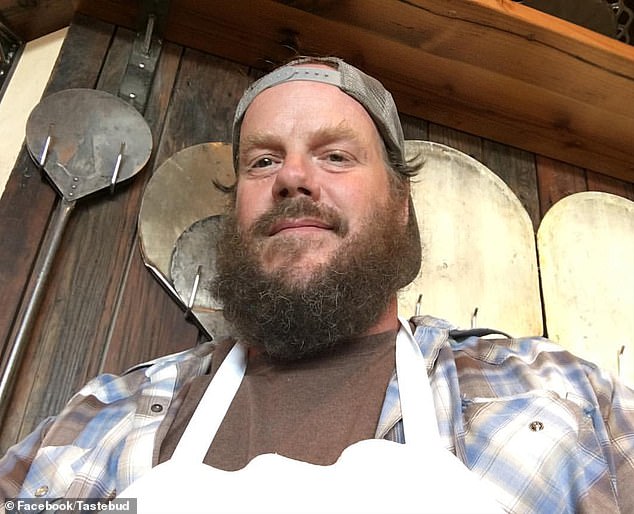 Portland Pizza Restaurant Sparks Controversy with Anti-ICE Message on Online Orders