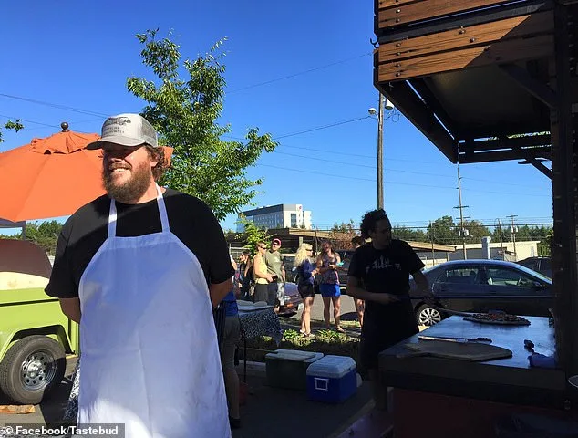 Portland Pizza Restaurant Sparks Controversy with Anti-ICE Message on Online Orders