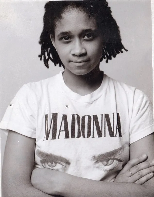 Street Photographer Captures Heated Argument Between JFK Jr. and Carolyn Bessette in 1996