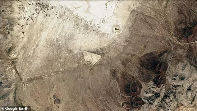 Mysterious Triangular Formation in Nevada Desert Reignites Debates Over Ancient Civilizations and Military Secrets