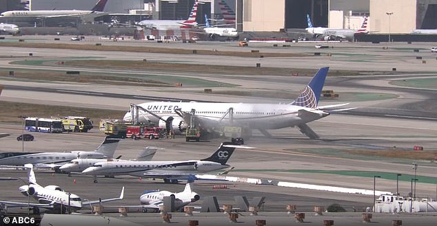 United Airlines Flight UA2127 Makes Emergency Landing at LAX After Engine Failure, Evacuating 268 Passengers and 12 Crew