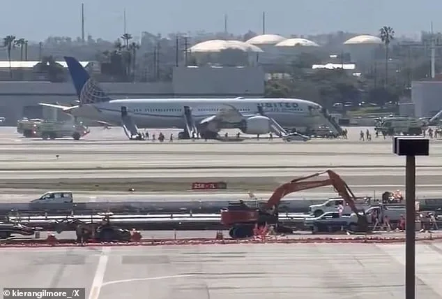 United Airlines Flight UA2127 Makes Emergency Landing at LAX After Engine Failure, Evacuating 268 Passengers and 12 Crew