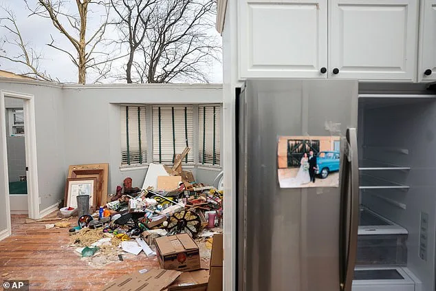 Powerful Storm System Unleashes Chaos Across U.S., Tornadoes Threaten Illinois as Emergency Declared