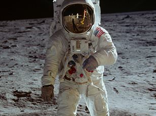 Astronomers Detect Mega-Laser Signal from 8 Billion Light-Year Galaxy System, Challenging Cosmic Models