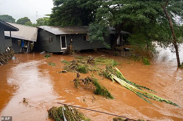 Hawaii's Oahu Battles Record Flooding as Rescuers Save 233 Amid Dam Crisis