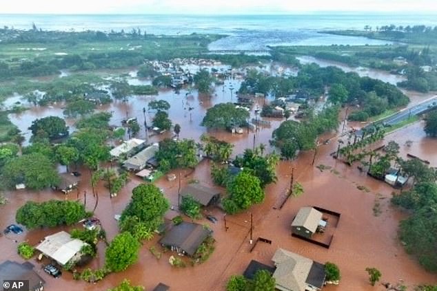 Hawaii's Oahu Battles Record Flooding as Rescuers Save 233 Amid Dam Crisis