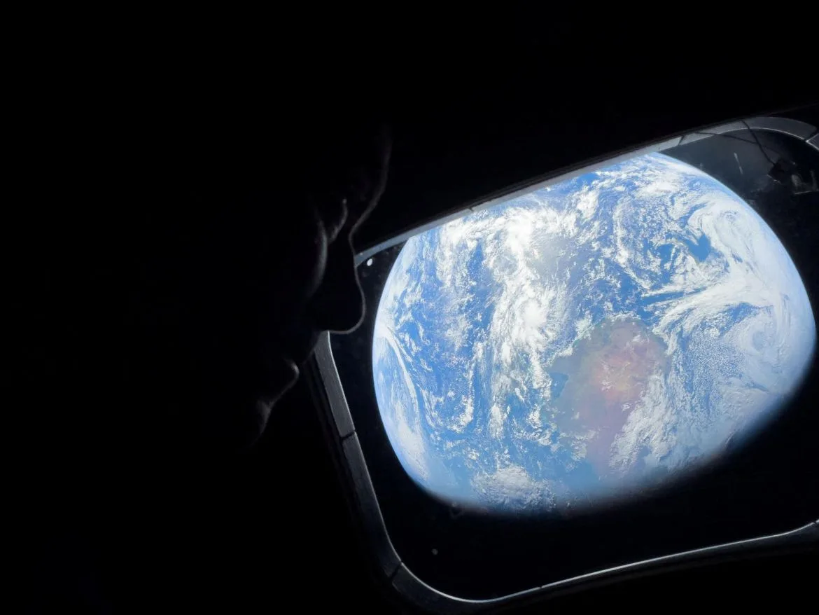 Artemis II Crew Shares Breathtaking Earth Image from Orion Spacecraft