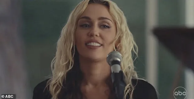 Kacey Musgraves Shares Mysterious UFO Encounter During Flight, Calls It 'Craziest Experience