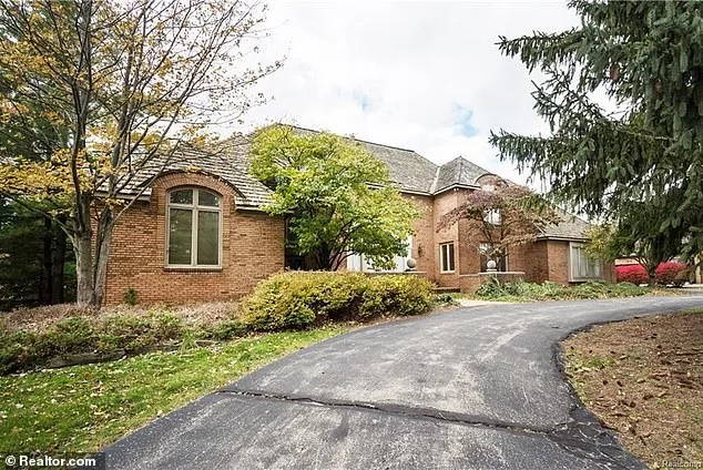 Aretha Franklin's Harsh Words to Oscar-Nominated Costume Designer Revealed in New Book *Evocative Observations*