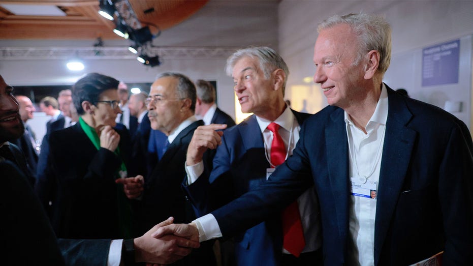 Former Google CEO Eric Schmidt warns graduates to shape AI's future.