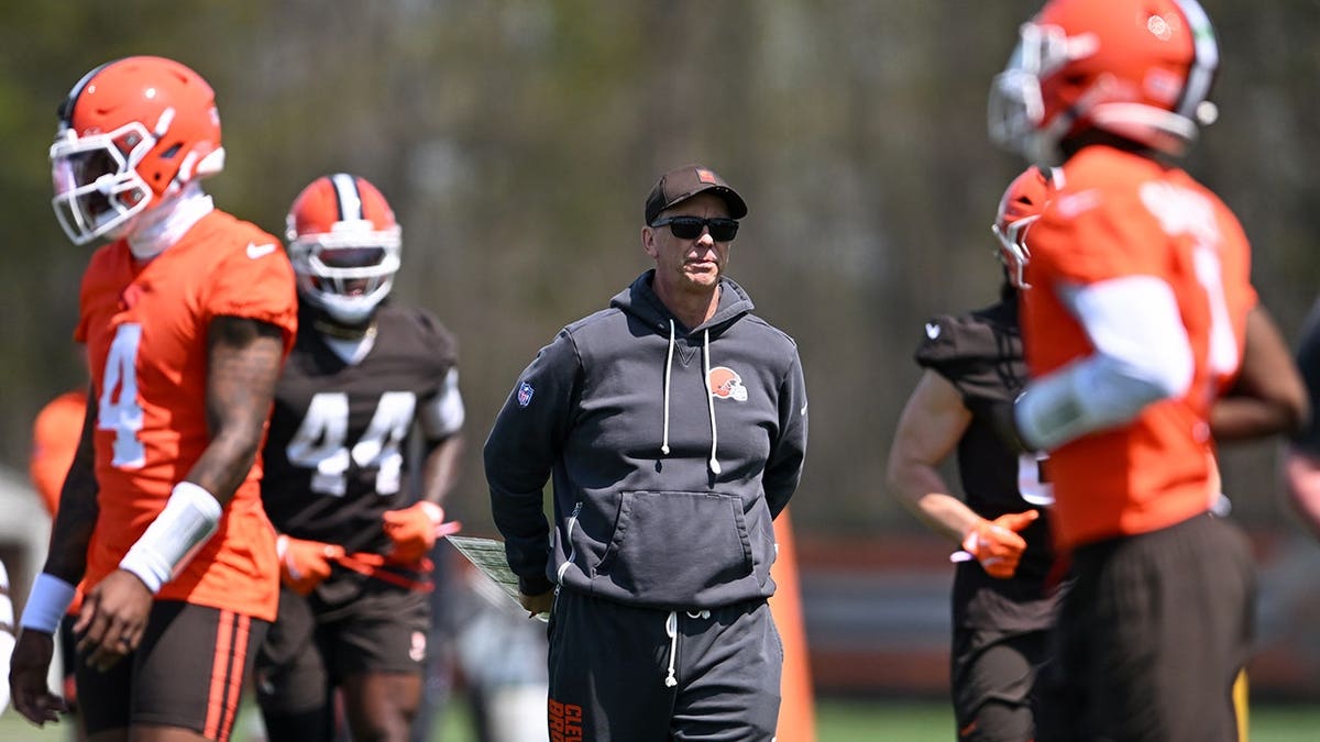 Todd Monken praises Shedeur Sanders' massive progress as Cleveland Browns QB.