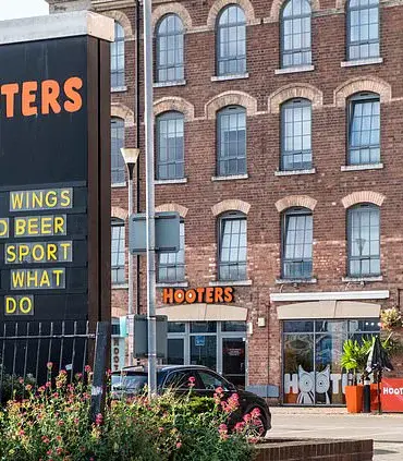 Hooters at Risk: Iconic 'Breastaurant' Faces Financial Crisis