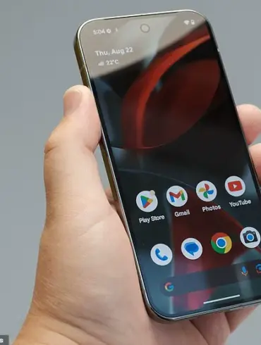 Accidental Nude: Google Pixel's Emergency SOS Feature Takes an Embarrassing Turn