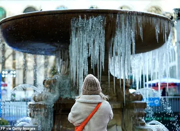 Arctic Express Brings Freezing Temperatures to Eastern US; Santa Ana Winds Threaten West Coast