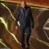 Morgan Freeman's Left Hand, One Glove: An Oscars Tribute and a Mystery?