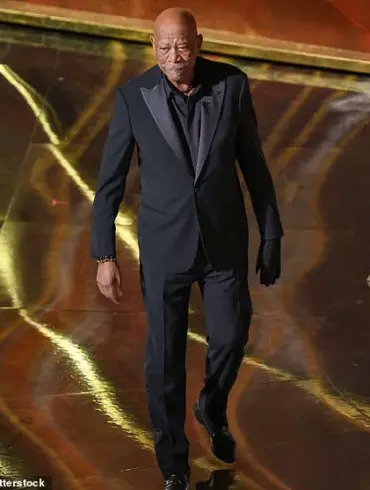 Morgan Freeman's Left Hand, One Glove: An Oscars Tribute and a Mystery?