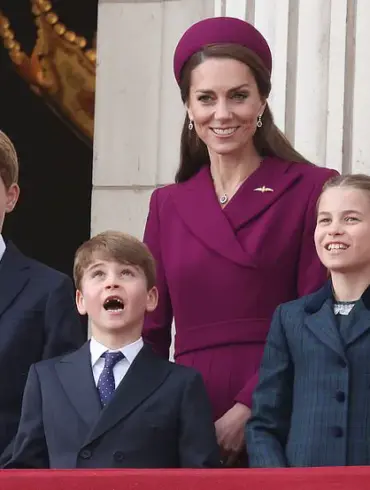 Exclusive Access: Royal Analysts Reveal the Privileged Relationship Between King Charles and Princess Charlotte