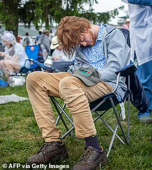 Kentucky Derby Enthusiasts Gather Early for Time-Honored Celebrations
