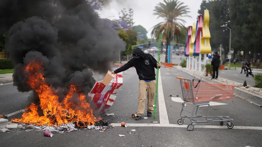 Democrats 'Orchestrating Riots to Overthrow Trump,' Says GOP Official