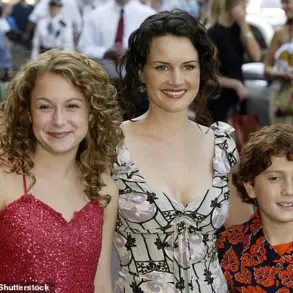 24 Years Later, Spy Kids Fans Shocked to Discover Carla Gugino Was in Her 20s as a Mom!