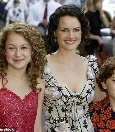 24 Years Later, Spy Kids Fans Shocked to Discover Carla Gugino Was in Her 20s as a Mom!