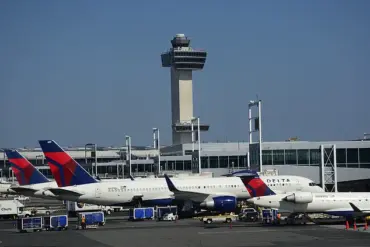 Delta Air Lines Flight 183 Hydraulic Failure Sparks JFK Airport Disruptions During Summer Travel Surge