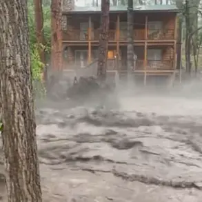 Flash Flood Hits Ruidoso, New Mexico: Town in Chaos as Floodwaters Inundate Homes and Streets