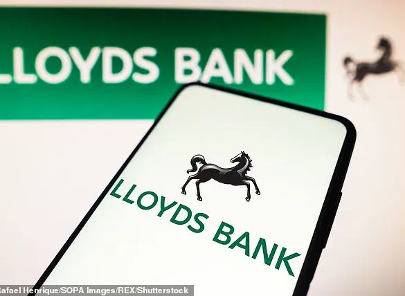 Lloyds Bank App Crash Leaves Thousands Stranded on Payday as Outage Sparks Widespread Disruption