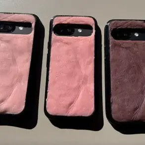 O2 and Marc Teyssier Unveil 'Skincase' – A 3D-Printed Phone Case That Mimics Human Skin