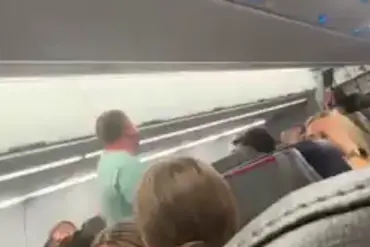 Passenger's 12-Minute Tirade on American Airlines Flight Sparks Outrage Among Travelers