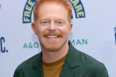 Emmy-Winning Actor Jesse Tyler Ferguson Reflects on the Emotional Toll of Portraying a Groundbreaking LGBTQ+ Character on *Modern Family*