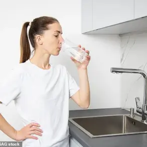 Medical Experts Warn: Overhydration Can Pose Serious Health Risks, Highlighting the Importance of Moderation in Water Consumption