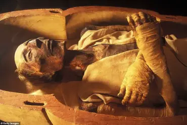Underwater Excavation in Egypt's Abu Qir Bay Unearths Submerged Ruins of Ancient Trading City