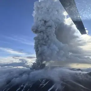 Urgent Warnings: Massive Earthquake Triggers Historic Eruption at Krasheninnikov Volcano Along the Ring of Fire, Sending Ash 6 km into the Sky