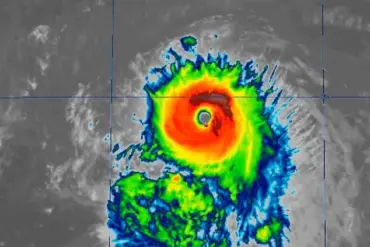 Government Advisories Prompt Hawaii Residents to Prepare Amid Hurricane Kiko's Sudden Strengthening
