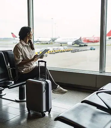 Travelers Urged to Reconsider Bringing Valuable Jewelry on Vacation Amid Hidden Dangers, Says Safety Expert